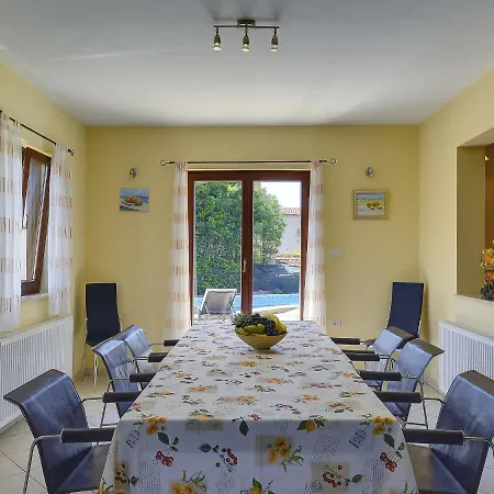Spacious In With Private Pool Holiday home