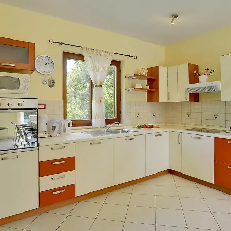 Spacious In With Private Pool Holiday home *