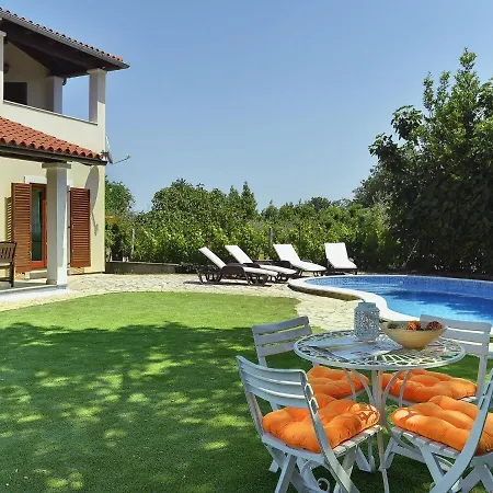 Holiday home Spacious In With Private Pool Medulin