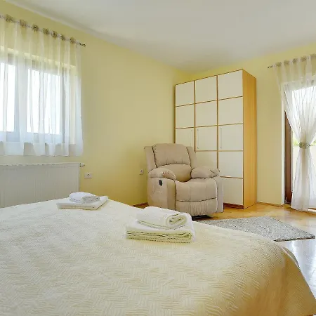 Holiday home Spacious In With Private Pool Medulin