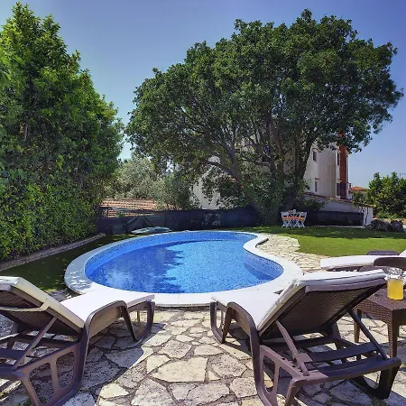 Spacious In With Private Pool
