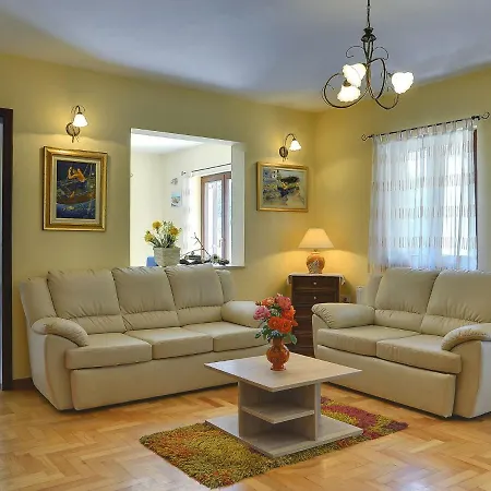 Spacious In With Private Pool Holiday home