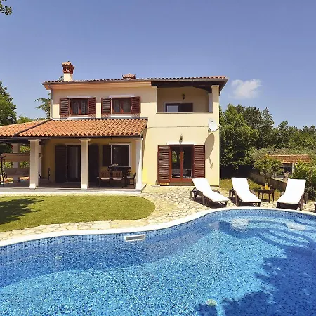 Holiday home Spacious In With Private Pool Medulin