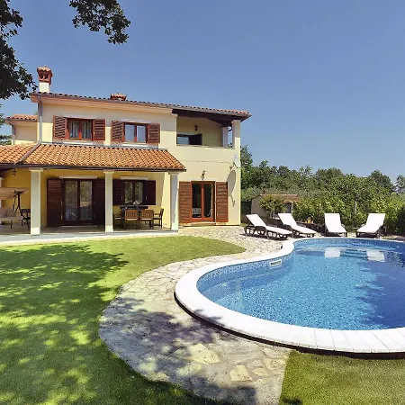 Holiday home Spacious In With Private Pool Medulin