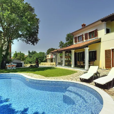Spacious In With Private Pool