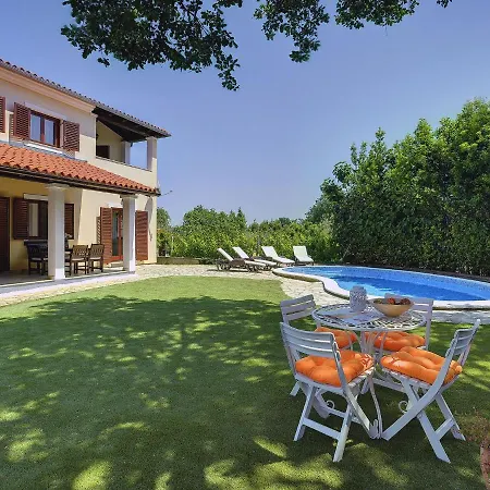 Spacious In With Private Pool * Medulin