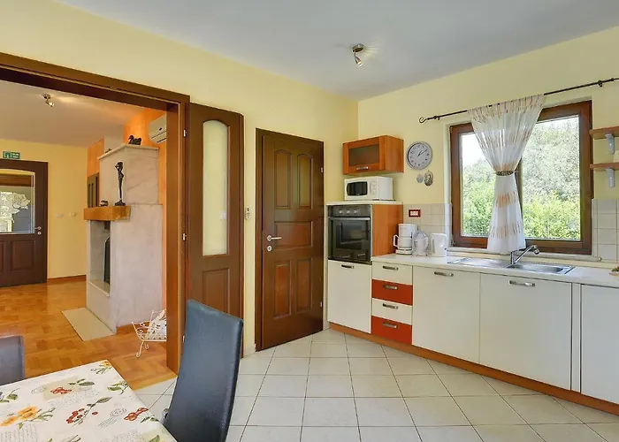 Prázdninový dům Near & Pool *