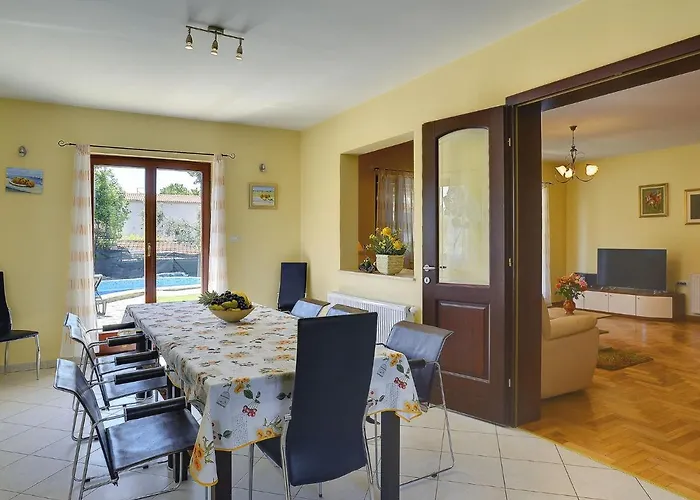 Prázdninový dům Near & Pool *
