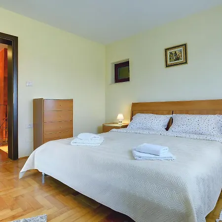 Vakantiehuis Near & Pool *